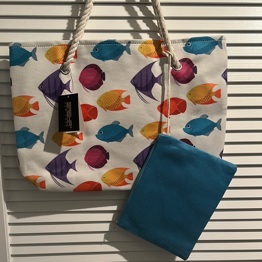 NWT Sasha New York Canvas Beach/Summer Tote with attached removable wristlet.